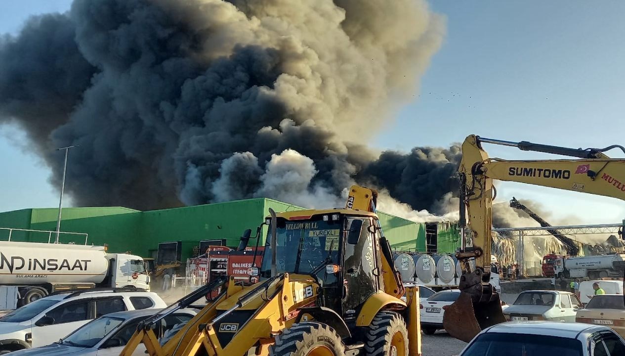 balikesir gonende fabrika yangini 2 isci hayatini kaybetti x7VCW1Ne