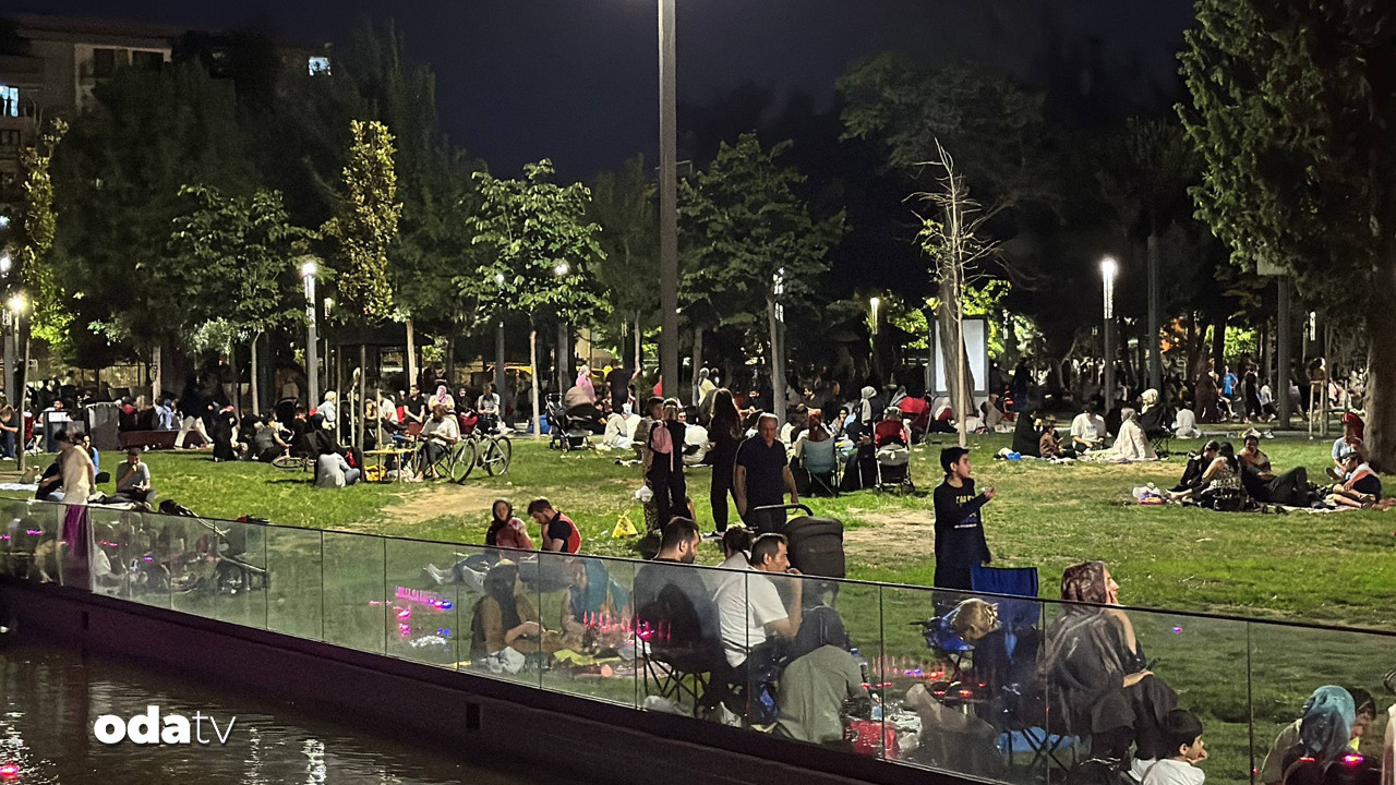 Depremden sonra İstanbul’da parklar doldu depremden sonra istanbulda parklar doldu Y7e6kSVz