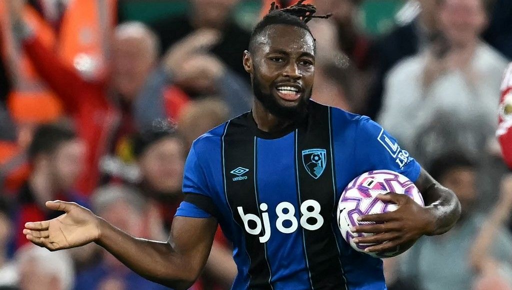 Futbol sahalarında bir ırkçı saldırı daha: Bu kez Liverpool taraftarı! futbol sahalarinda bir irkci saldiri daha bu kezliverpool taraftari geCCWDSh