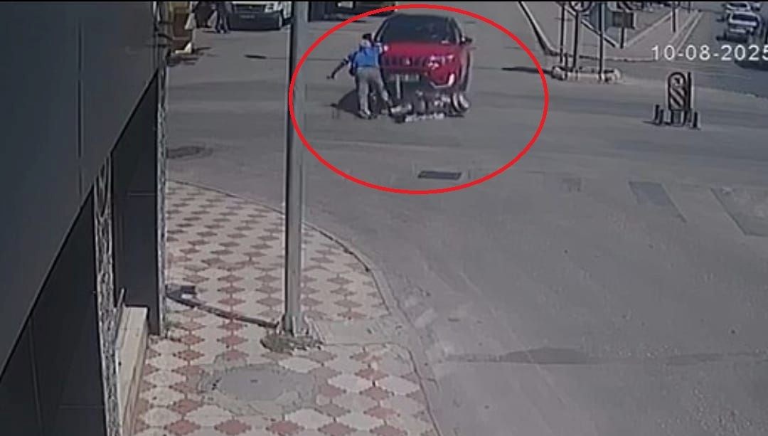 Otomobil, elektrikli bisiklete çarptı otomobil elektrikli bisiklete carpti q21eWAae