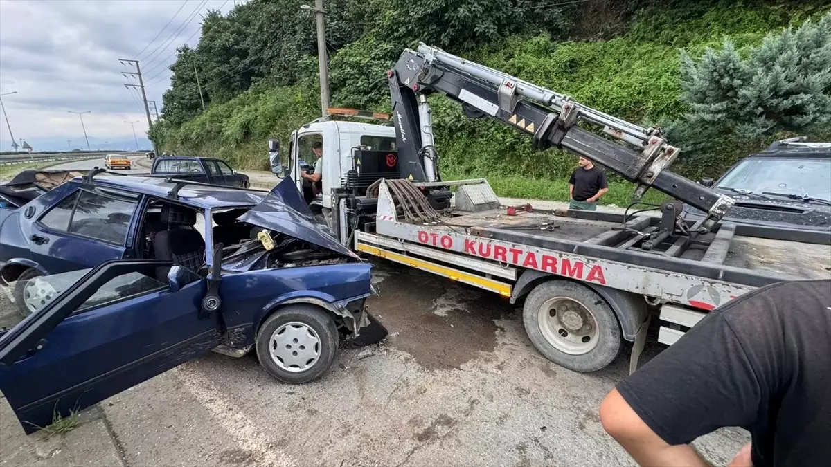 Rize’de Trafik Kazası: 6 Yaralı rizede trafik kazasi 6 yarali JiF71IIV