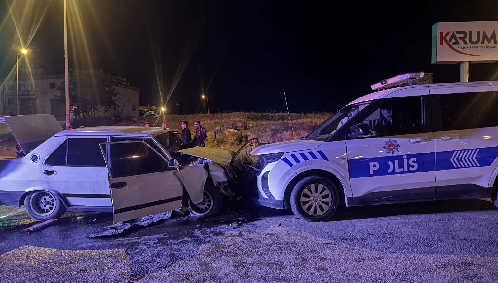 dur ihtarina uymayan surucu iki polisi yaraladi 9fzNccnD