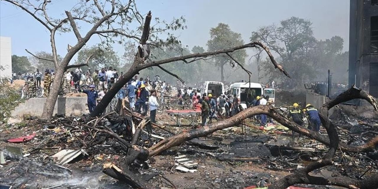 dusen ucakta 260 kisi olmustu aileler harekete gecti tLn4fW4c