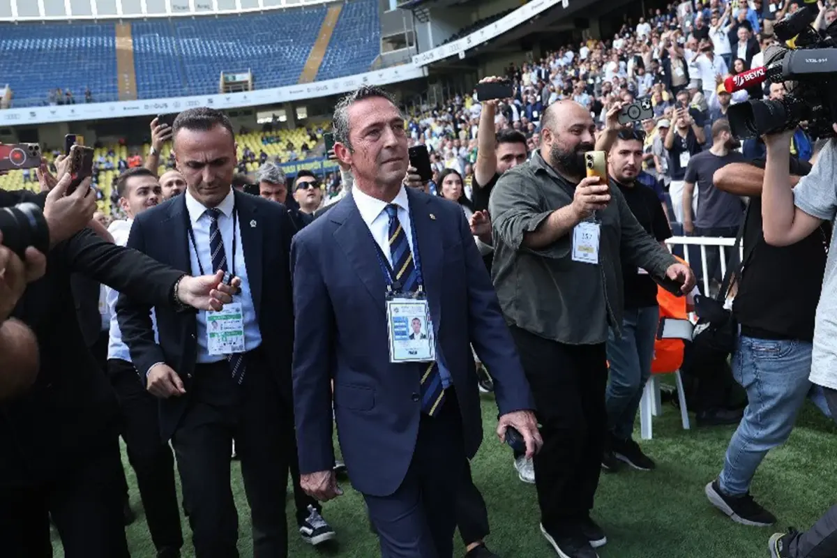 fenerbahcede ali koc ve yonetim kurulu ibra edildi d5aMgSbc