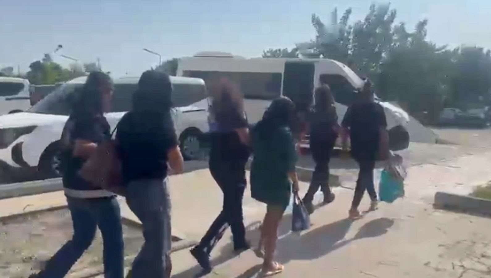 masaj salonlarina denetim 6 kisi gozaltina alindi bRHaYyjb