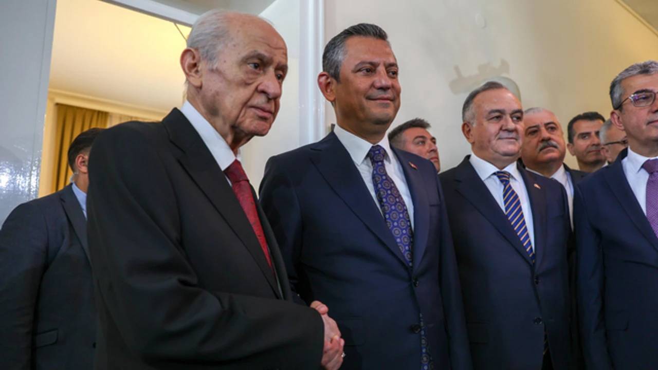 ozelden bahcelinin ahmet ozer cikisina yanit devlet bey aciklamayi yapiyor ve o davadan tutuklu arkadasimizi obur davadan sorguya aliyorlar organize kotuluk BVqOSOml