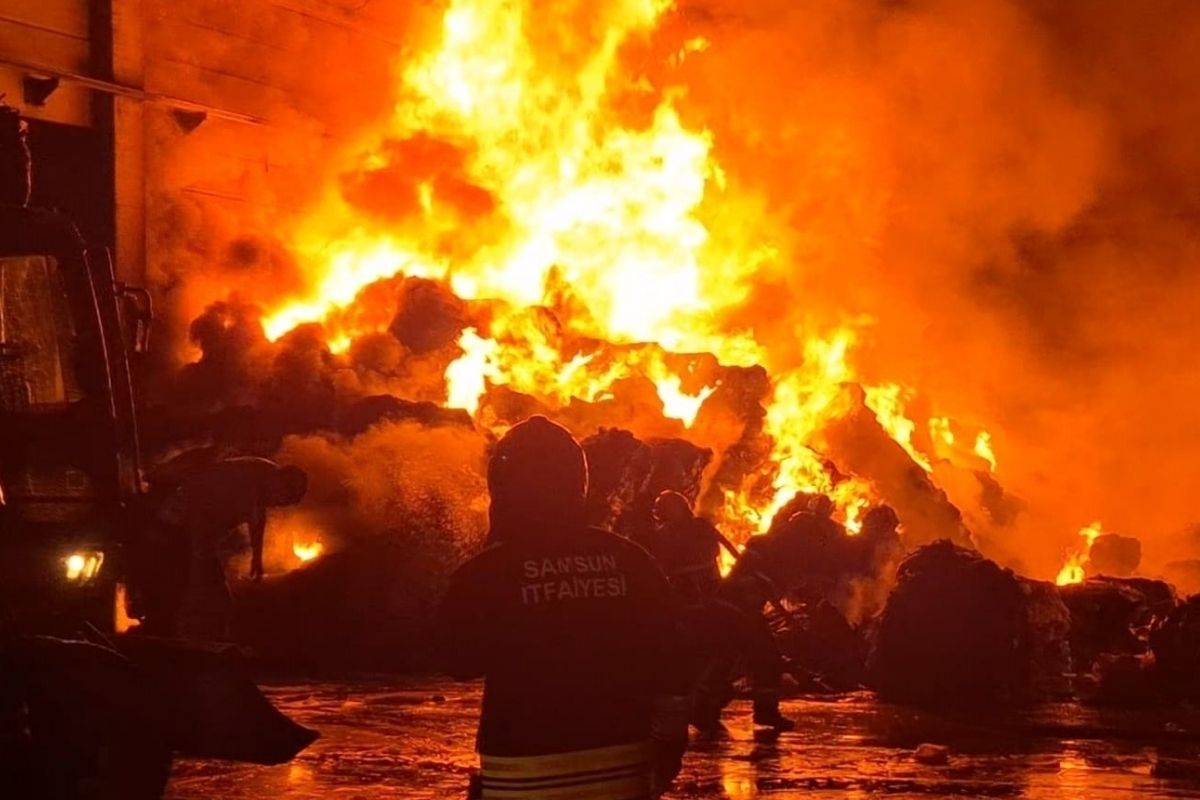 samsunda organize sanayi bolgesindeki geri donusum fabrikasinda yangin cikti BwnQEwaE.jpg