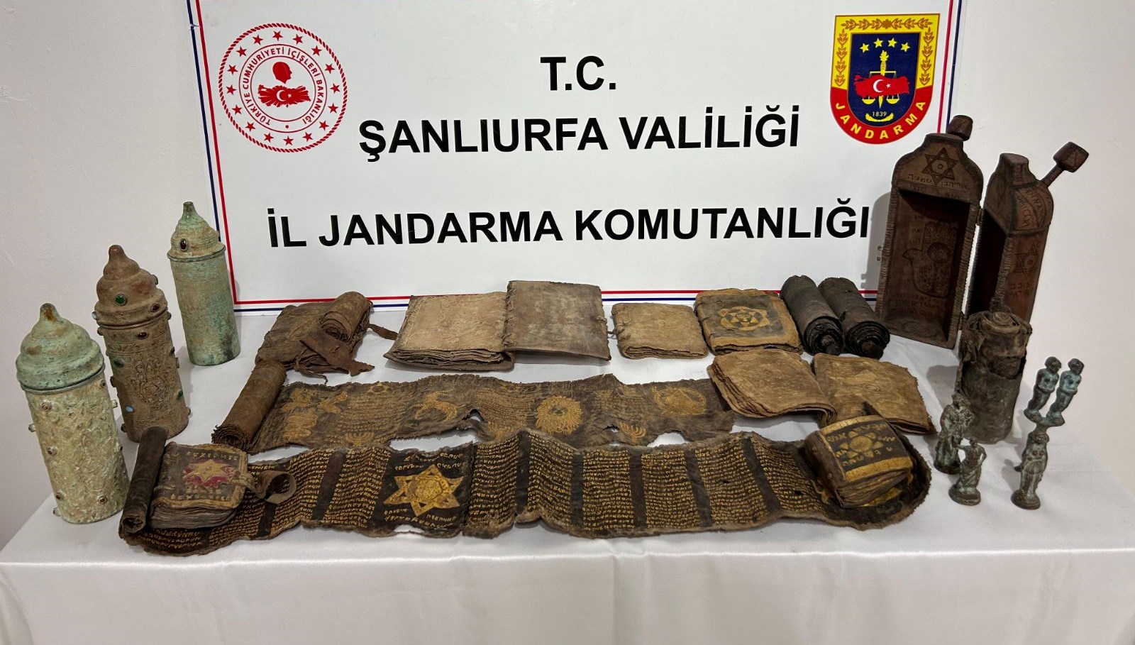 sanliurfada tarihi eser operasyonu 11 kitabe ve 4 heykel ele gecirildi capNbImJ