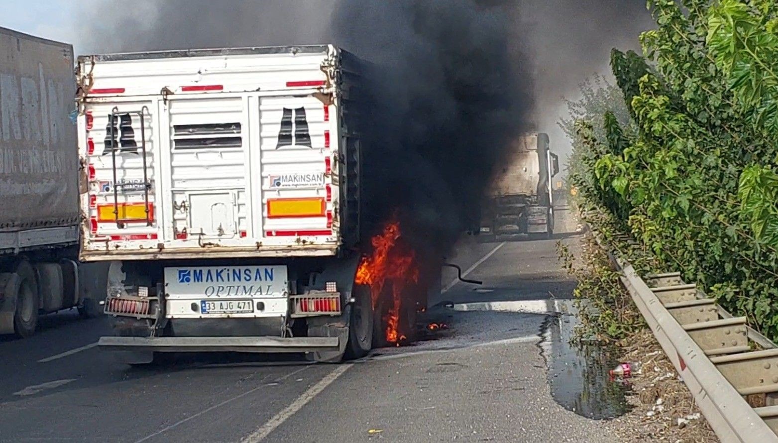 seyir halindeki tir alev alev yandi 1XAjzBap.jpg