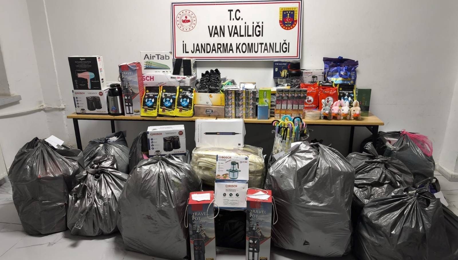 vanda gumruk kacagi malzeme ele gecirildi hSzhwC6K.jpg