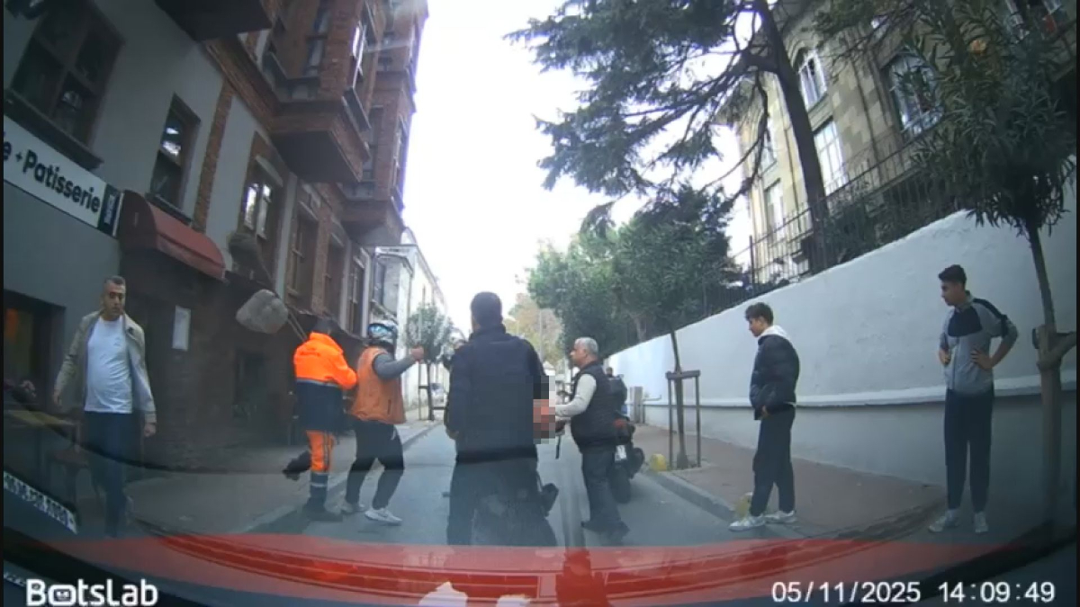 istanbulda motosikletlilerin sopali kavgasi kamerada Ohcxlwt1.jpg