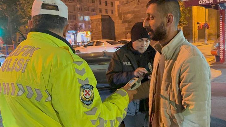 kayseride alkollu surucunun ilginc anlari ehliyet diye sosyal medyasini gosterdi mHPmVT6z.jpg