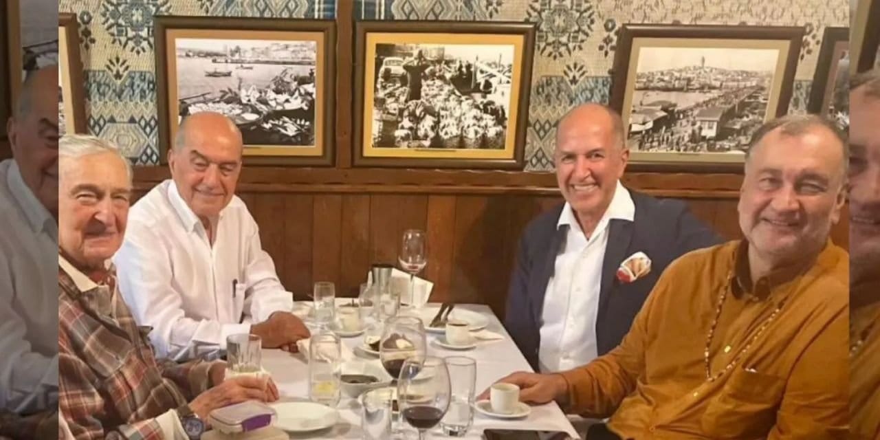 surpriz bulusma rahmi koc ve murat ulker ayni masada 9JRMRSQR.jpg