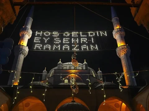 On Bir Ayın Sultanı Ramazan’ın İlk Teravih Namazı ve İlk Sahuru Bugün Başlıyor