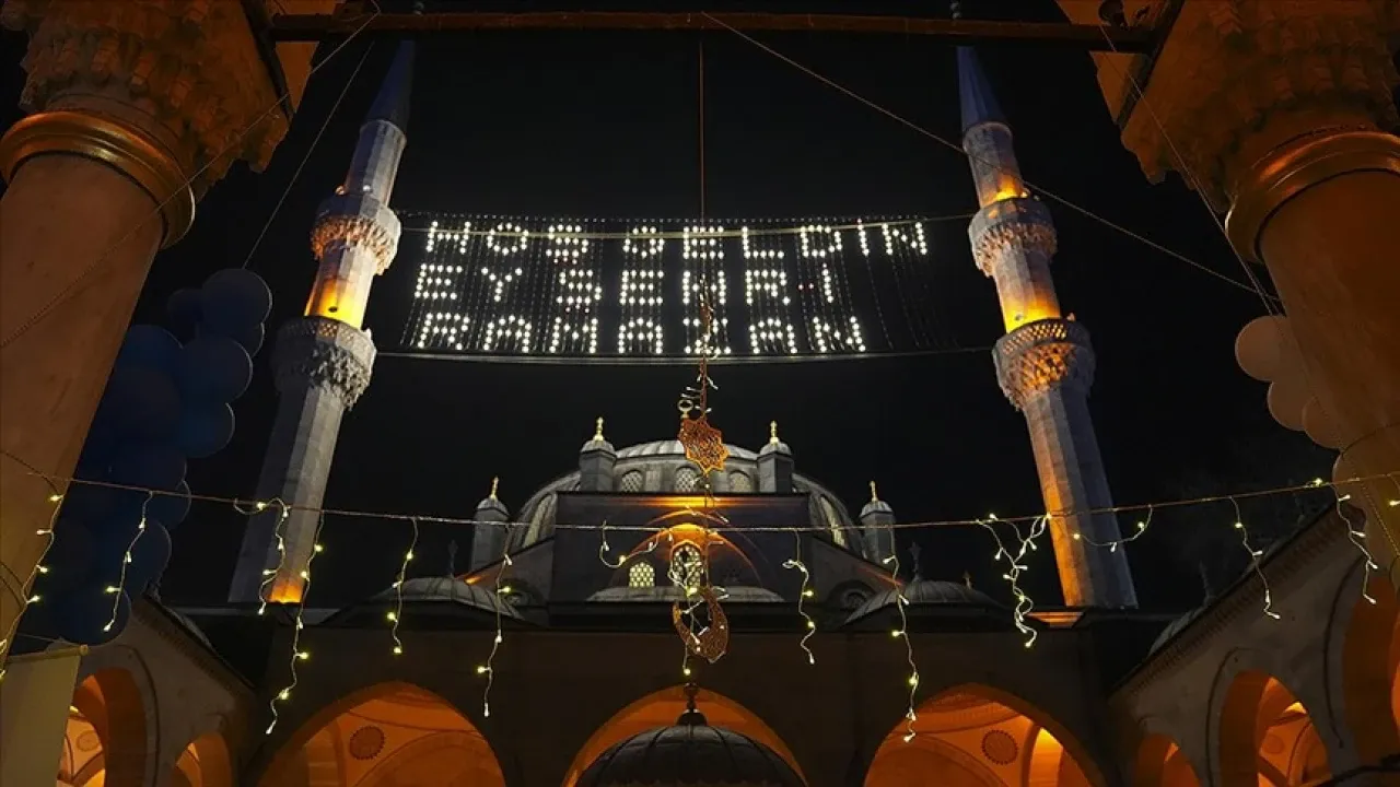 On Bir Ayın Sultanı Ramazan’ın İlk Teravih Namazı ve İlk Sahuru Bugün Başlıyor