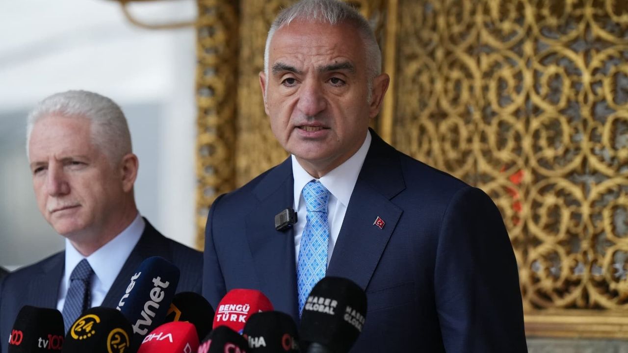 Bakan Ersoy açıkladı: "Ayasofya’da süreç devam ediyor, Sultanahmet’te çalışmalar tamamlandı"