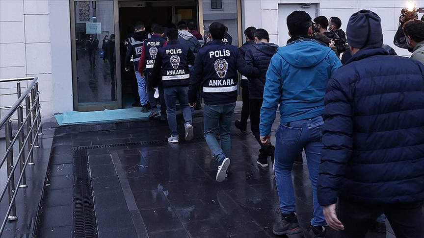 Sosyal medya şebekesine operasyon: 15 kişi tutuklandı
