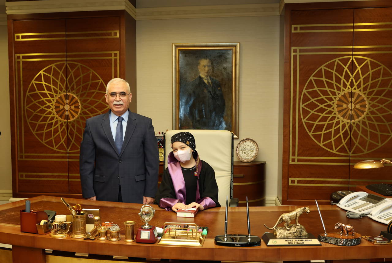 Lösemili Kız Çocuğunun Anayasa Mahkemesi Başkanlığı: Çocuk Bakanlığı İhtiyacı Vurgulandı