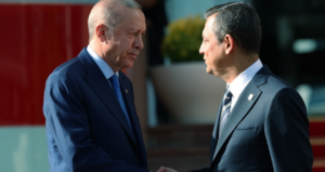 erdoganin-gorusuruz-sozlerine-ozgur-ozelden-ilk-yanit-S237JzBP