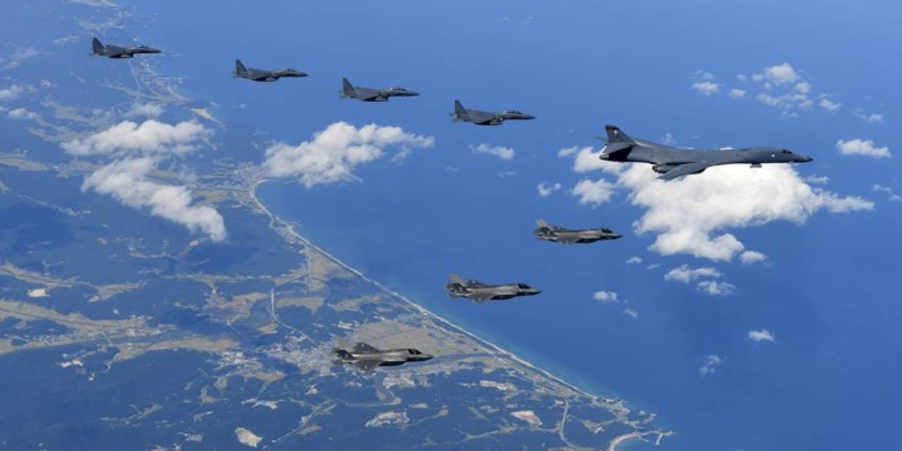 Hatıra Fotoğrafı Fiyatı Yükseltti: İki Savaş Uçağı Hava Çarpıştı